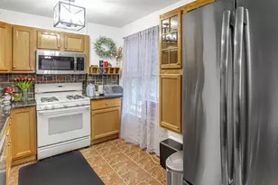 2424 W Estes Ave, Chicago, IL 60645 - Photo 12