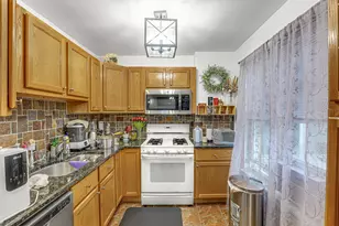 2424 W Estes Ave, Chicago, IL 60645 - Photo 10