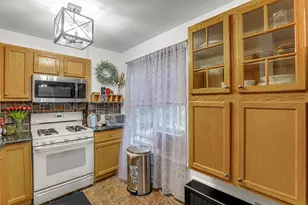 2424 W Estes Ave, Chicago, IL 60645 - Photo 8