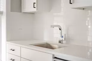 1472 W Erie St, Chicago, IL 60642 - Photo 18