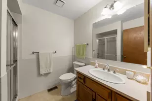 1653 Kenyon Dr, Naperville, IL 60565 - Photo 14