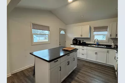 211 1st Street, Mendota, IL 61342 - Photo 2