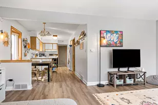 6520 N Oshkosh Ave, Chicago, IL 60631 - Photo 4