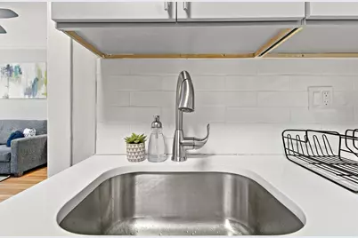 631 W Roscoe Street #M2, Chicago, IL 60657 - Photo 16