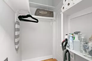 631 W Roscoe St, Chicago, IL 60657 - Photo 8