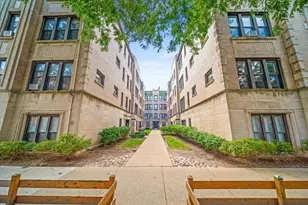 631 W Roscoe St, Chicago, IL 60657 - Photo 1