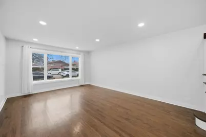 3829 W Chase Avenue, Lincolnwood, IL 60712 - Photo 4