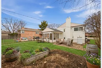 3829 W Chase Avenue, Lincolnwood, IL 60712 - Photo 36