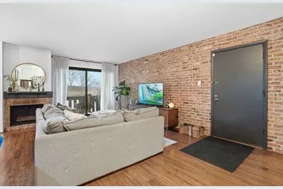 310 Sheridan Drive #1D, Willowbrook, IL 60527 - Photo 2