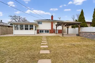 567 Bedford Ln, Des Plaines, IL 60016 - Photo 22