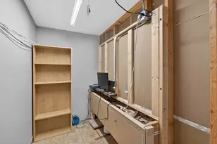 567 Bedford Ln, Des Plaines, IL 60016 - Photo 20