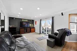 6230 Old Farm Ln, Gurnee, IL 60031 - Photo 6