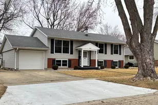 623 Colonial Dr, Dekalb, IL 60115 - Photo 1