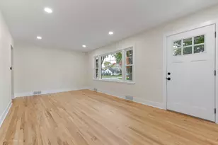 1142 N Webster St, Naperville, IL 60563 - Photo 4