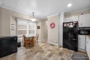 127 5th Ave, Bartlett, IL 60103 - Photo 4