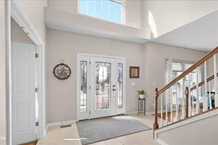 420 Raintree Dr, Oswego, IL 60543 - Photo 4