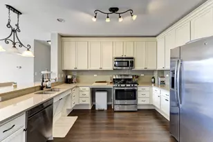 300 Village Circle, Willow Springs, IL 60480 - Photo 4