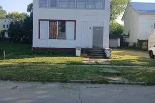 105 W Pleasant St, Freeport, IL 61032 - Photo 1