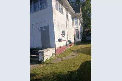 105 W Pleasant Street, Freeport, IL 61032 - Photo 6