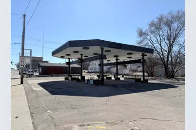 220 N Galena Avenue, Freeport, IL 61032 - Photo 2