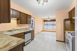 9752 Mill Dr E, Palos Park, IL 60464 - Photo 6