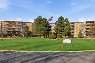 16 E Old Willow Rd, Prospect Heights, IL 60070 - Photo 2