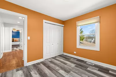 212 E Lakeside Drive, Vernon Hills, IL 60061 - Photo 12