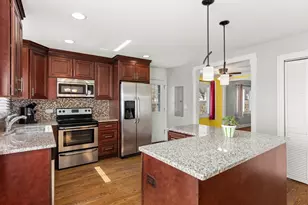 212 E Lakeside Dr, Vernon Hills, IL 60061 - Photo 8