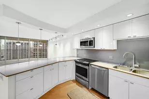 300 N State St, Chicago, IL 60654 - Photo 4