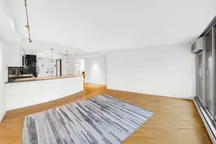 300 N State St, Chicago, IL 60654 - Photo 8