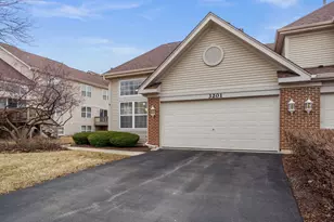 3201 Renard Ln, Saint Charles, IL 60175 - Photo 2