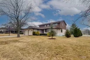 137 Haverhill Ln, Schaumburg, IL 60193 - Photo 2