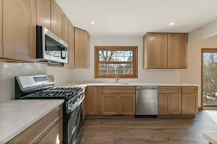 657 Lomond Dr, Mundelein, IL 60060 - Photo 10