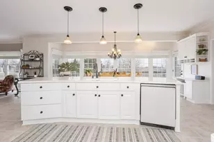 29 Cloverhill Cir, Bloomington, IL 61705 - Photo 8