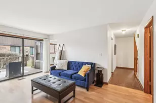 43 Creekside Cir, Elgin, IL 60123 - Photo 8