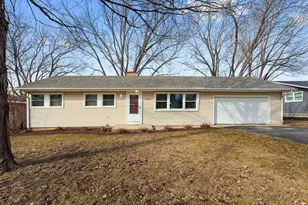 3708 Anne St, McHenry, IL 60050 - Photo 2