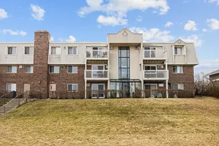 155 E Mill St, Wauconda, IL 60084 - Photo 2