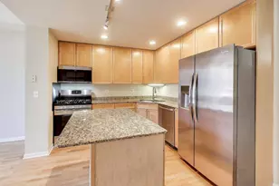 1636 W Melrose St, Chicago, IL 60657 - Photo 10