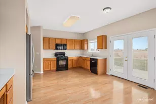 16141 Laurel Oak Dr, Crest Hill, IL 60403 - Photo 8