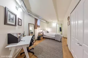 613 W Surf St, Chicago, IL 60657 - Photo 8