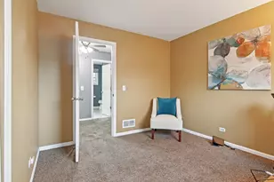 1811 Longmeadow Dr, Lindenhurst, IL 60046 - Photo 18