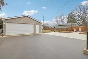 1811 Longmeadow Dr, Lindenhurst, IL 60046 - Photo 32