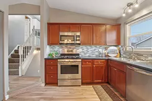 1811 Longmeadow Dr, Lindenhurst, IL 60046 - Photo 16