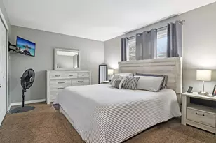 1811 Longmeadow Dr, Lindenhurst, IL 60046 - Photo 20