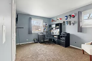 1811 Longmeadow Dr, Lindenhurst, IL 60046 - Photo 22