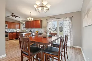 1811 Longmeadow Dr, Lindenhurst, IL 60046 - Photo 10