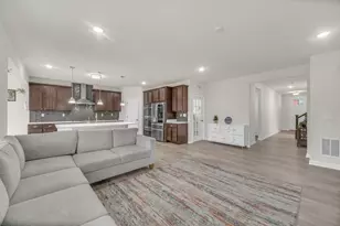 25 Commons Cir, Hawthorn Woods, IL 60047 - Photo 6