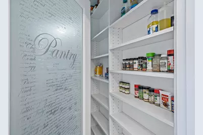 2712 W Sunnyside Avenue, Chicago, IL 60625 - Photo 18