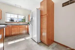 514 Clayton Cir, Sycamore, IL 60178 - Photo 6