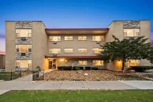 415 S Maple Ave, Oak Park, IL 60302 - Photo 2